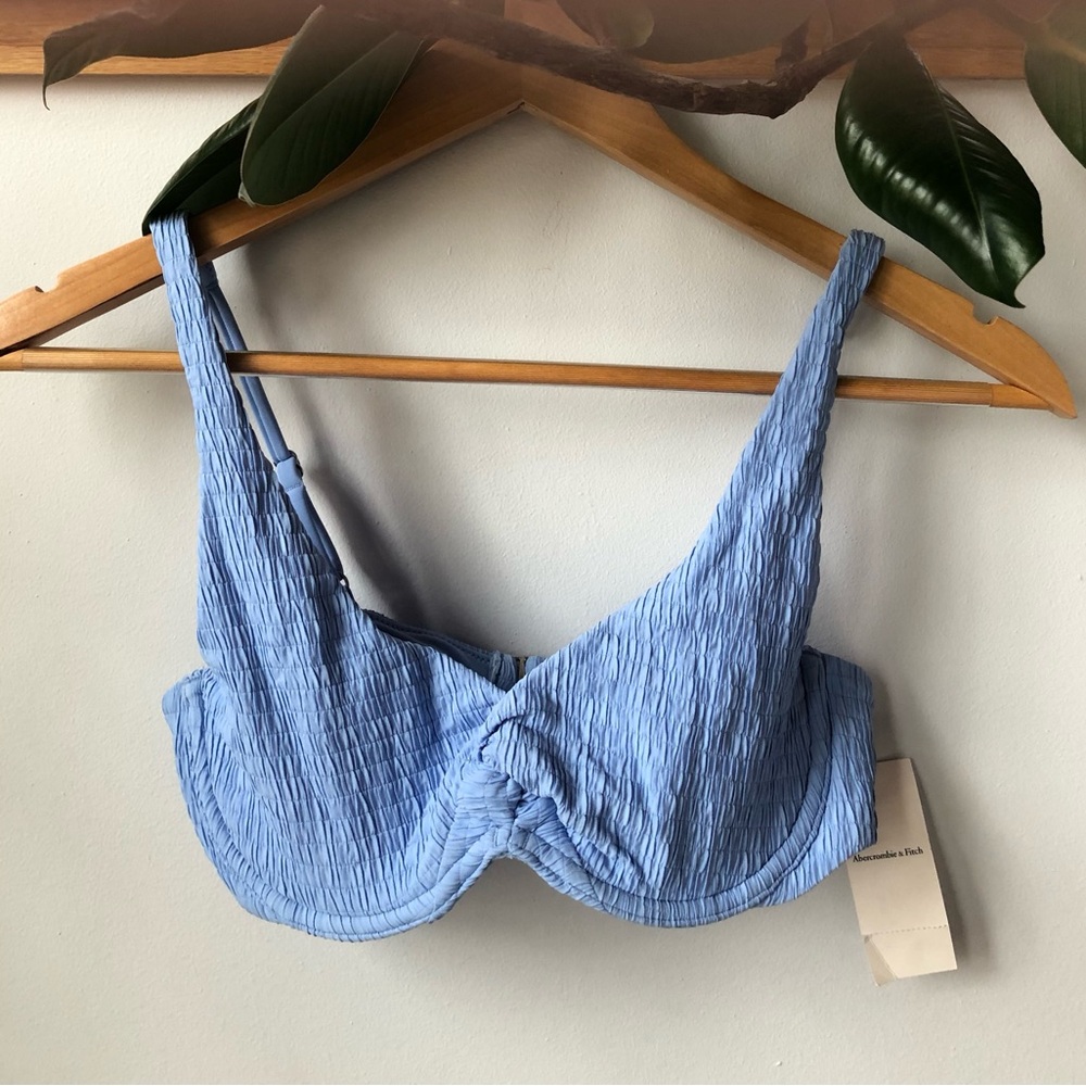 Abercrombie & Fitch Front Twist Underwire Bikini Top